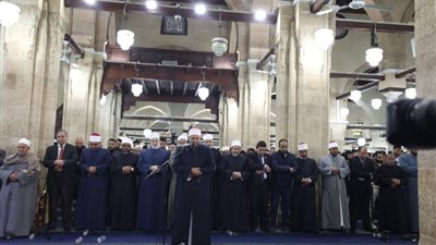 الجامع الأزهر يقيم التراويح بحضور آلاف المصلين في الليلة الخامسة من رمضان