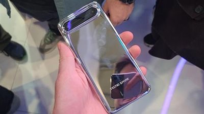 أرق من القلم الرصاص.. الكشف عن أنحف هاتف زكي في العالم 