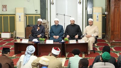 رئيس جامعة الأزهر للوافدين: اطلبوا العلم بإخلاص واستثمروا الوقت في المعرفة