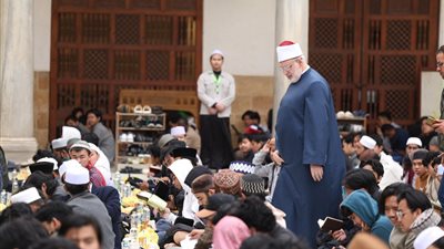 الدكتور محمد الضويني يتفقد تجهيزات الإفطار الجماعي بالجامع الأزهر الشريف 