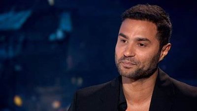 كريم فهمي: «بشتغل علشان بحب المهنة.. ومش بشغل بالي بفكرة البطولة»