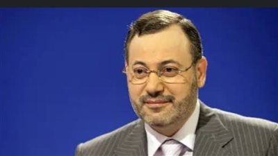 الإعلامى أحمد منصور مستنكرًا: أمريكا 