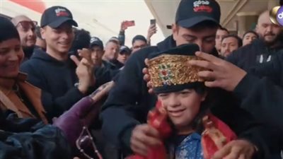 دموع الفرحة في عينية .. بطل من ذوي الهمم يفوز بـ 100 ألف جنيه في مدفع رمضان