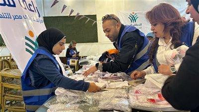  تامر عاشور في جولة بالصعيد مع راعي مصر لدعم الأسر الأولى بالرعاية