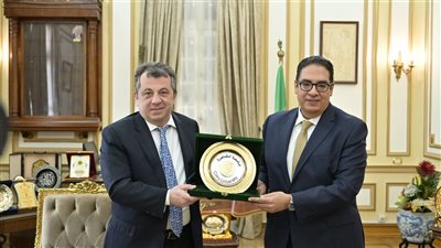 رئيس جامعة القاهرة يبحث تعزيز التعاون مع الجامعات الأرمينية