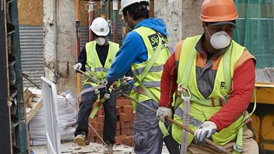 بالاشتراكات التأمينية.. حكم للدستورية ينتصر لعمال المقاولات