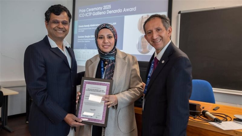 فوز أستاذة بجامعة