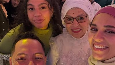 معلش بقينا تبع العريس.. رحمة احمد تشارك جمهورها بصوره من ” من كواليس مسلسل 80 باكو