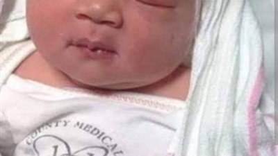 العثور على رضيعة أسفل كوبري بطنطا يثير التعاطف وغضب المارة