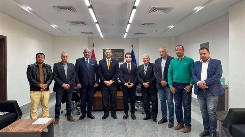 أشرف صبحي يوجه بحل