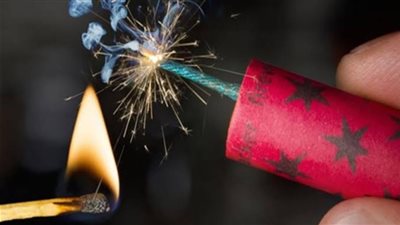 ضبط شابين بتهمة إلقاء الألعاب النارية على قائدي السيارات في الوراق