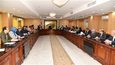نائب محافظ الفيوم يترأس اجتماع اللجنة العليا للدعاية والإعلانات