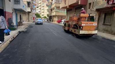 محافظ الإسكندرية يوجه بسرعة صيانة شبكة الطرق وترميم الأرصفة المتهالكة بالأحياء