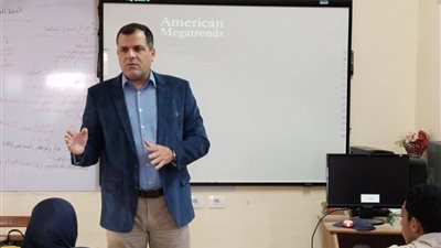 صور .. وكيل تعليم دمياط يتفقد امتحانات مارس ميدانيا 