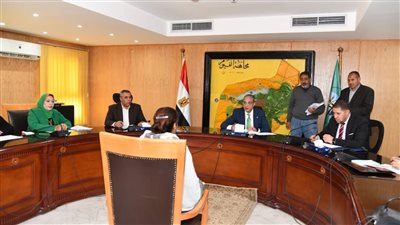 محافظ الفيوم يوجه بسداد ديون الغارمات وتوفير مساعدات عاجلة ومعاشات للأكثر احتياجاً