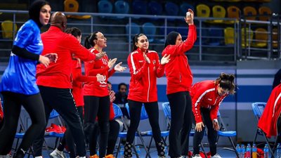 الخطيب يهنئ سيدات الأهلي بكأس السوبر المصري لكرة اليد