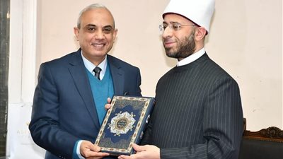 الأزهري يستقبل رئيس هيئة الأوقاف الجديد ويشيد بمبدأ تسليم المسؤولية بكفاءة