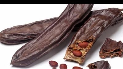 صيدلية متنقلة .. استشاري مناعة يكشف فوائد الخروب الصحية والغذائية  