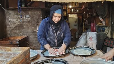 الحاجة فاطمة الزهراء.. رحلة كفاح بدأت بالشقاء وانتهت بالنجاح