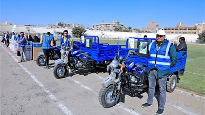 تسليم 35 مشروع تمكين اقتصادي و10 أجهزة عرائس للفقراء بسوهاج 