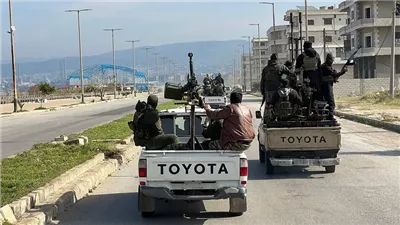 ما بين الانقسامات والخيانة.. كيف يرى المحللون السوريون أحداث العنف في بلادهم؟