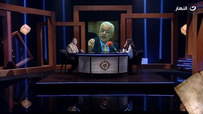 لتجنب الخطأ.. يوسف زيدان يتلاشي الحديث عن طارق شوقي ويكتفي بتلك الكلمات (فيديو)