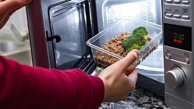 أطباء يحذرون من خطأ شائع في المطبخ قد يسبب 