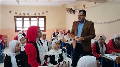 وكيل تعليم دمياط يتفقد الامتحانات الشهرية في المدارس ميدانيا | صور