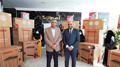 لنشر الفرحة خلال شهر رمضان.. محافظ أسوان يسلم 40 جهاز عروسة لـ 10 فتيات