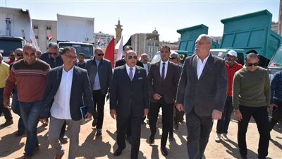 محافظ بورسعيد يشهد اصطفاف 27 سيارة ومعدة للأحياء ومدينة بورفؤاد بعد رفع كفاءتها