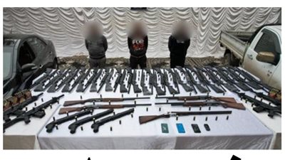 سقوط صاحب محل يبيع أسلحة وذخائر بدون ترخيص فى الهرم 