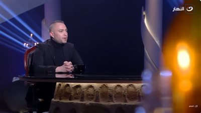 حسام حبيب يتحدى شيرين على الهواء.. وتعليق ناري عن حلق شعرها| فيديو