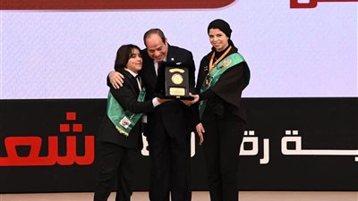 محافظ الغربية يهنئ أسرة الشهيد خالد دبور بعد تكريمه من الرئيس السيسي