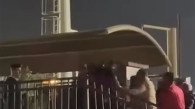 اشتباك نجم الأهلي بالأيادي والألفاظ الخارجة مع الجماهير بعد الانسحاب من القمة