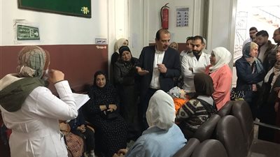 مكافأة للمتميزين ومجازاة المقصرين.. جولة مفاجئة لنائب وزير الصحة بالقاهرة 