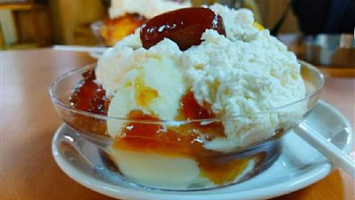 ما هي حلوى «تروا بيتى كوشون» التي ذكرها أشرف عبدالباقي في قلبي ومفتاحه؟