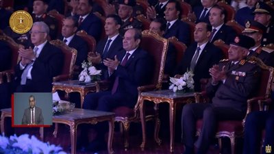الندوة التثقيفية الـ41 للقوات المسلحة.. الرئيس السيسي يستمع لذكريات أبناء الشهداء (فيديو)