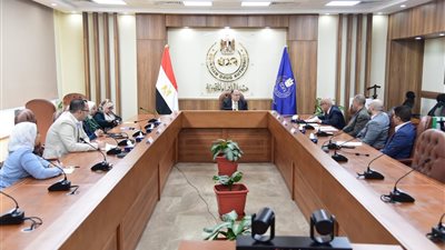 هيئة الدواء تناقش مع شعبة الأدوية آليات سياسات تسجيل المستحضرات الدوائية