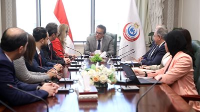 وزير الصحة يبحث مع