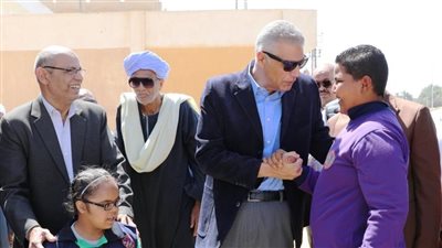 محافظ أسوان يتفقد مدرسة التربية الفكرية بقرية الكاجوج بكوم أمبو