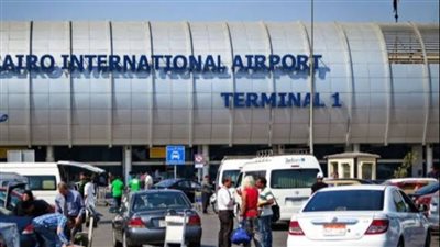 القابضة للمطارات تكشف تفاصيل مشاجرة مسافرة وموظف بمطار القاهرة 