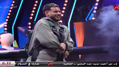 دونجا منفعلاً: 