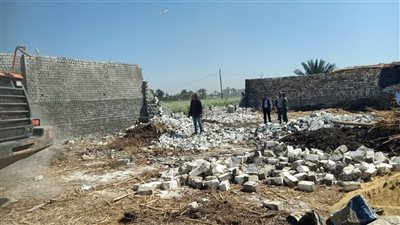   إزالة 5 حالات تعد بالبناء المخالف على الأراضي الزراعية بمركز ابشواي بالفيوم