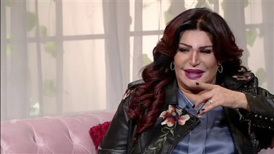 نجوى فؤاد: قرار اعتزالي مرتبط بالحج ومسيرتي خالية من الأعمال المشينة|فيديو 