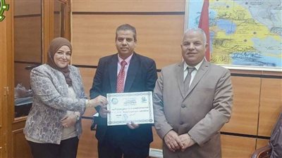  مدير تعليم الفيوم تكريم المعلمين المتميزين خلال جولاته الميدانية لمتابعة انضباط العملية التعليمية