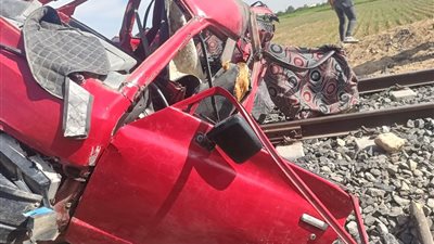 8 وفيات و12 مصابا في تصادم قطار مع ميكروباص بالإسماعيلية