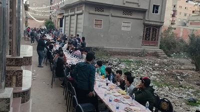 بالجهود الذاتية.. أهالي الشعراء ينظمون أطول مائدة إفطار جماعي في دمياط