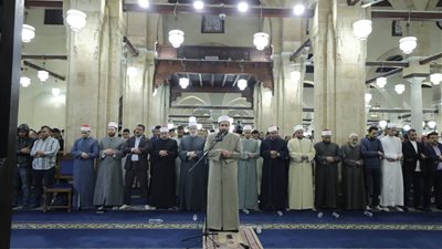 الجامع الأزهر يواصل استقبال المصلين لأداء صلاتي العشاء والتراويح وسط أجواء روحانية