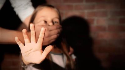 القبض على مسن بتهمة التحرش بطفلة داخل محل تجاري بمطروح