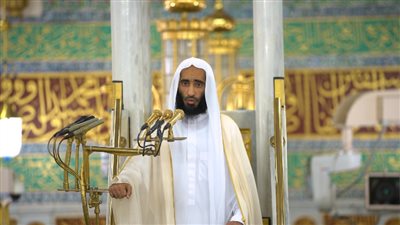 خطيب المسجد النبوي يعدد فضل الزكاة وكيف تكون مطهرة للقلب فى رمضان